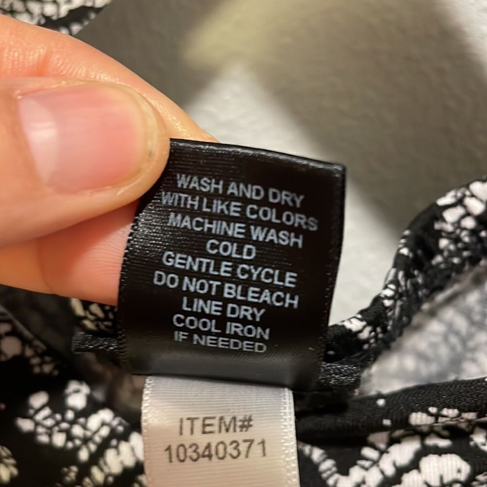 Torrid Womans black and white patterned top - Picture 12 of 13